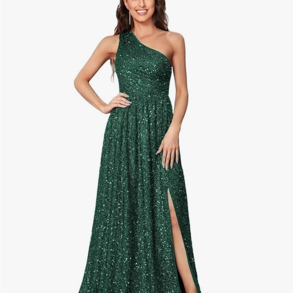 Elegant Green One-Shoulder Gown